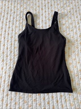 Black Women's Alo Tank Top - Classic Scoop Neck